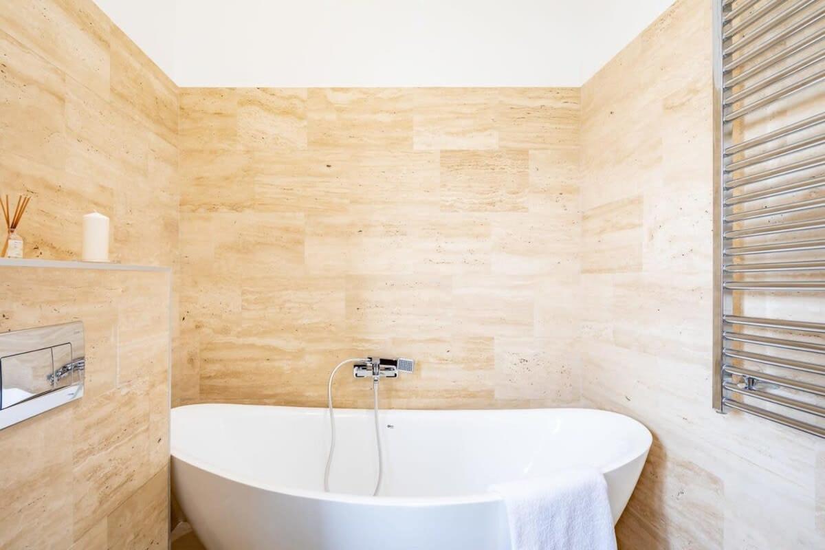 Splendid Perfectly Located Flat With Sauna Leilighet Budapest Eksteriør bilde