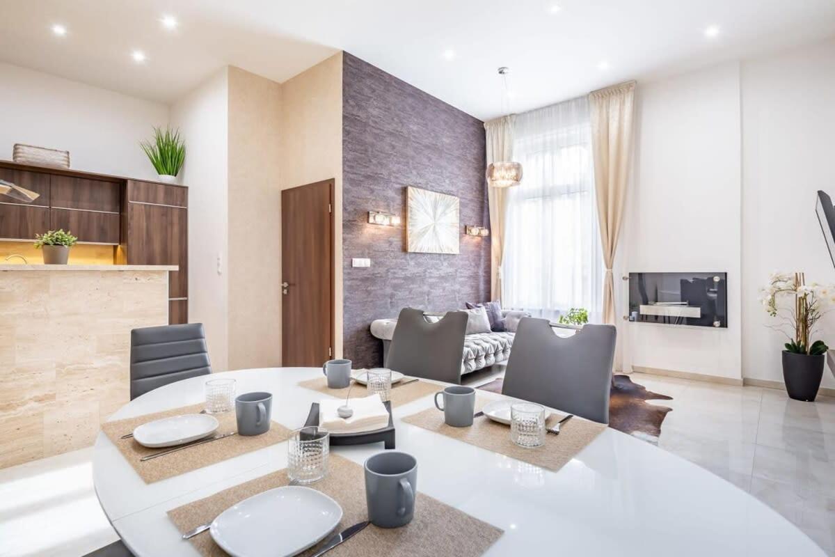 Splendid Perfectly Located Flat With Sauna Leilighet Budapest Eksteriør bilde
