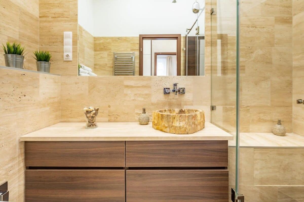 Splendid Perfectly Located Flat With Sauna Leilighet Budapest Eksteriør bilde