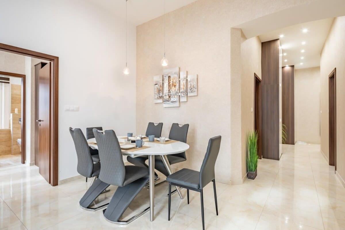Splendid Perfectly Located Flat With Sauna Leilighet Budapest Eksteriør bilde