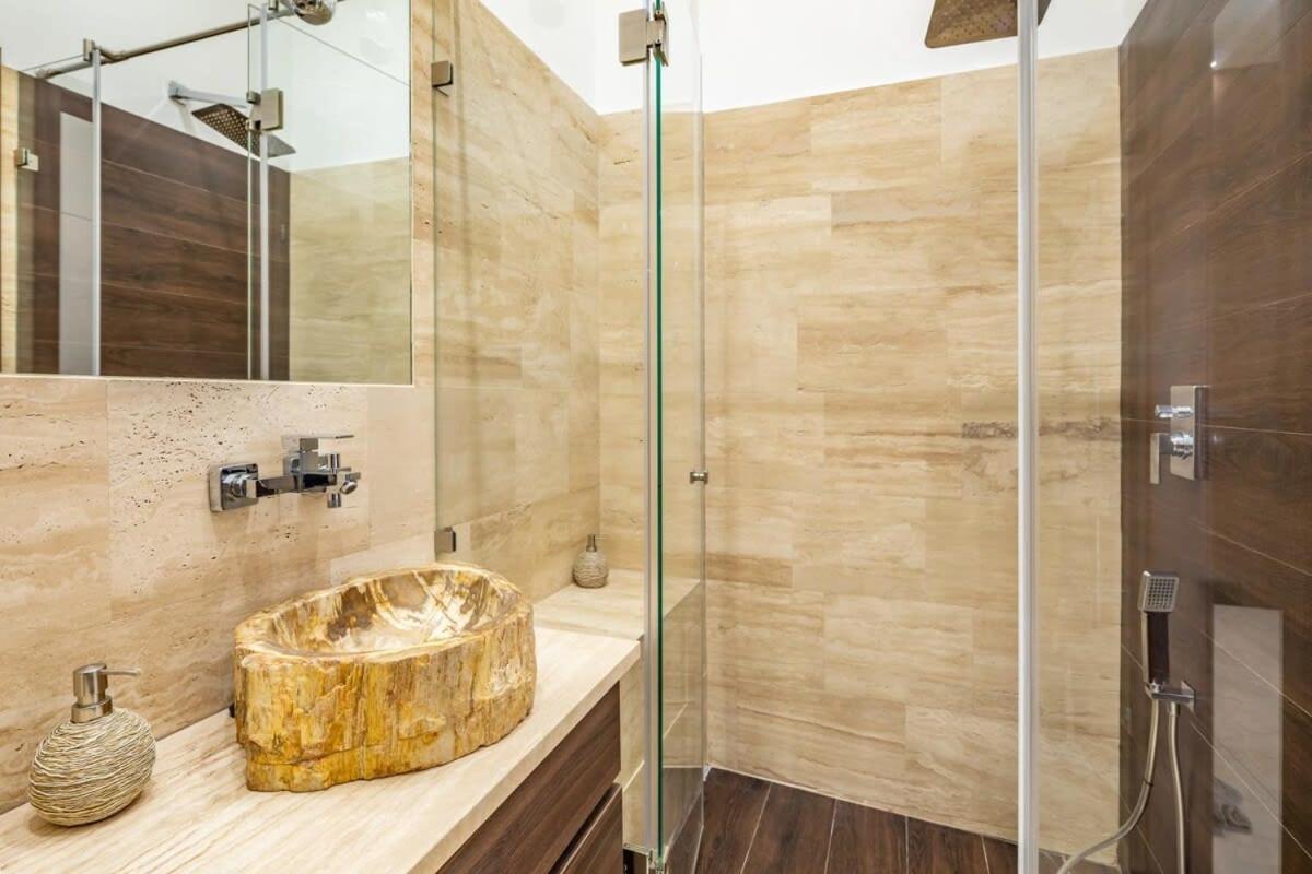 Splendid Perfectly Located Flat With Sauna Leilighet Budapest Eksteriør bilde