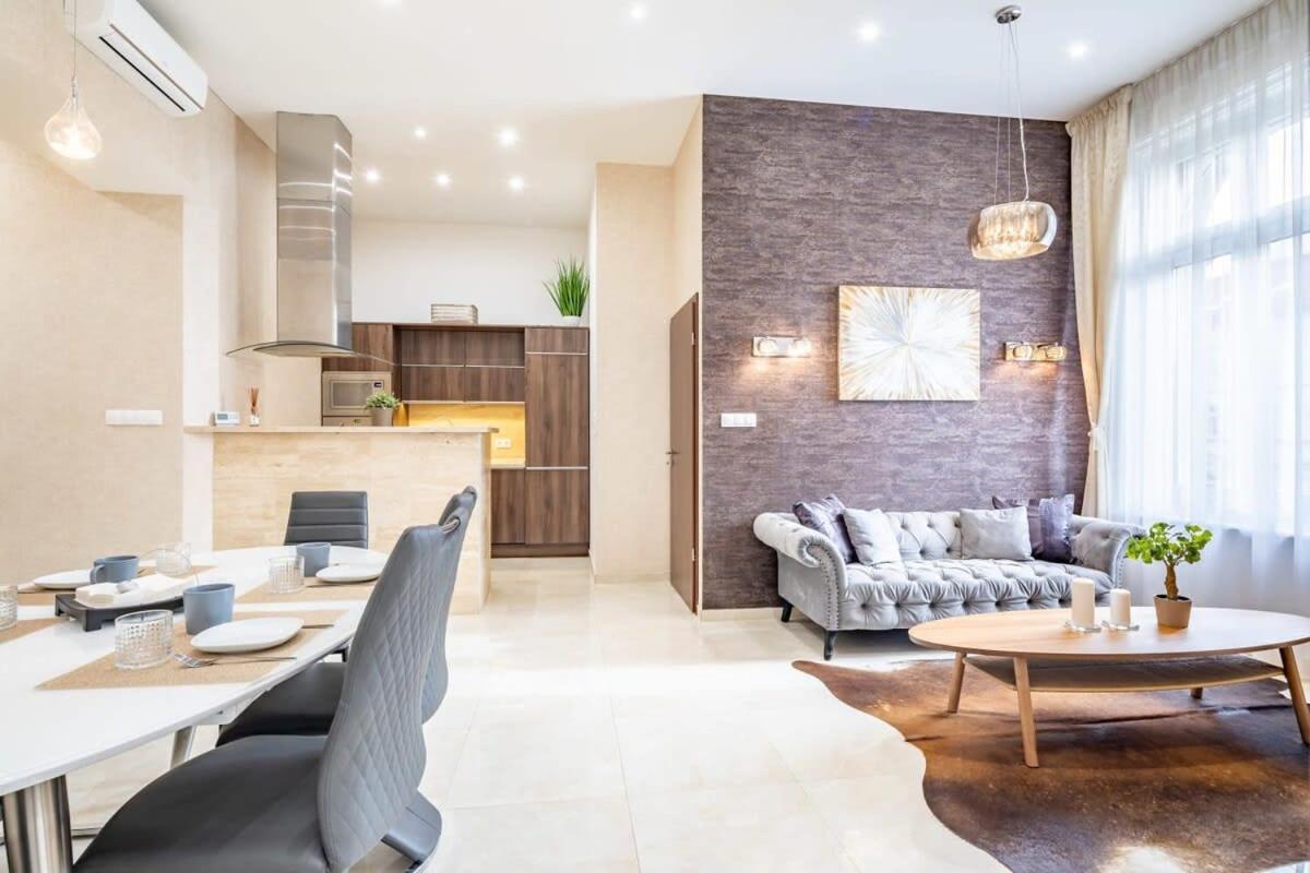 Splendid Perfectly Located Flat With Sauna Leilighet Budapest Eksteriør bilde