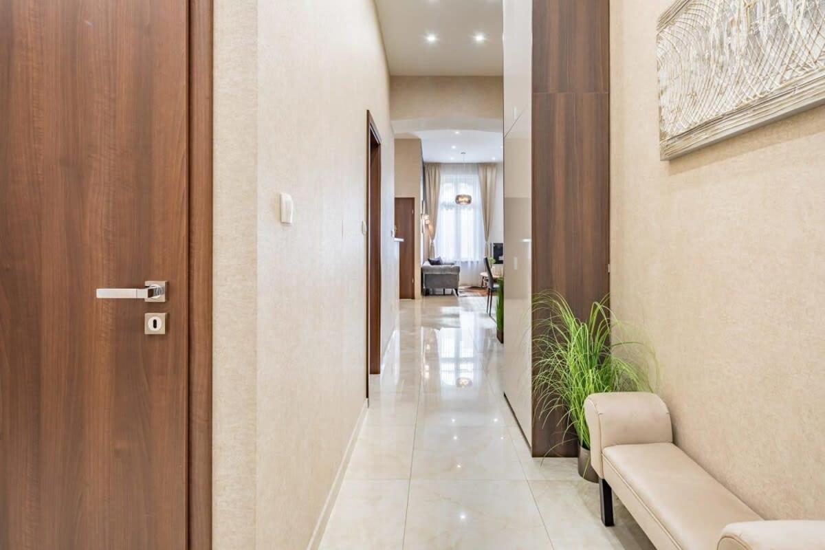 Splendid Perfectly Located Flat With Sauna Leilighet Budapest Eksteriør bilde