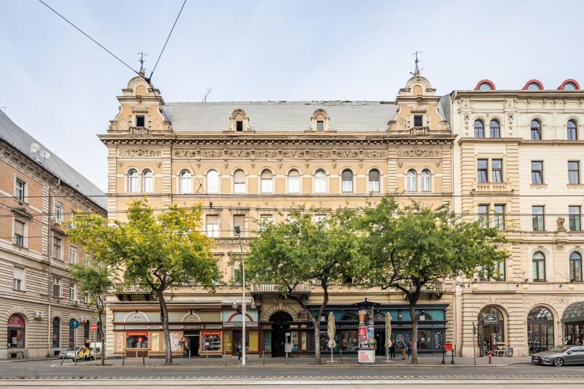 Splendid Perfectly Located Flat With Sauna Leilighet Budapest Eksteriør bilde